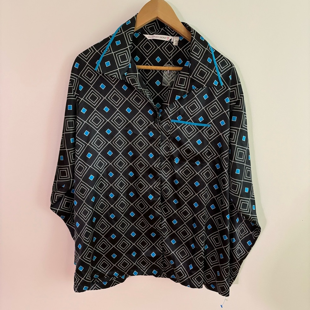 Victoria's secret Silky Pajama top NWOT Sz M Black Geometric Design